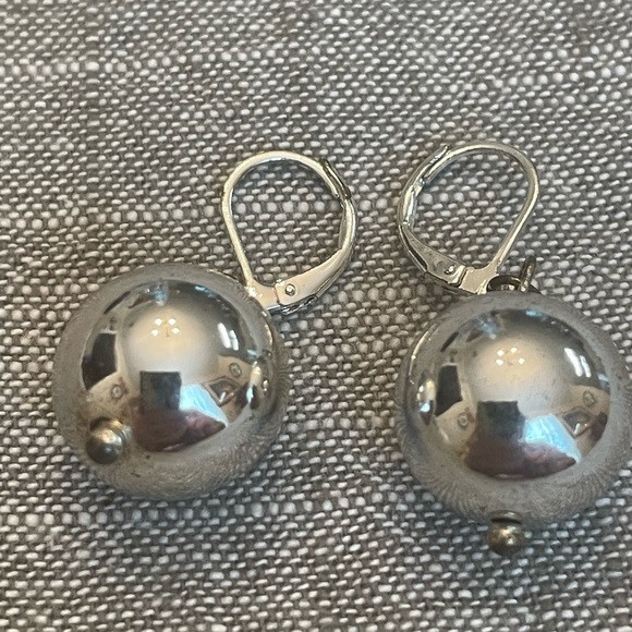 Earrings - Picture 4 of 6